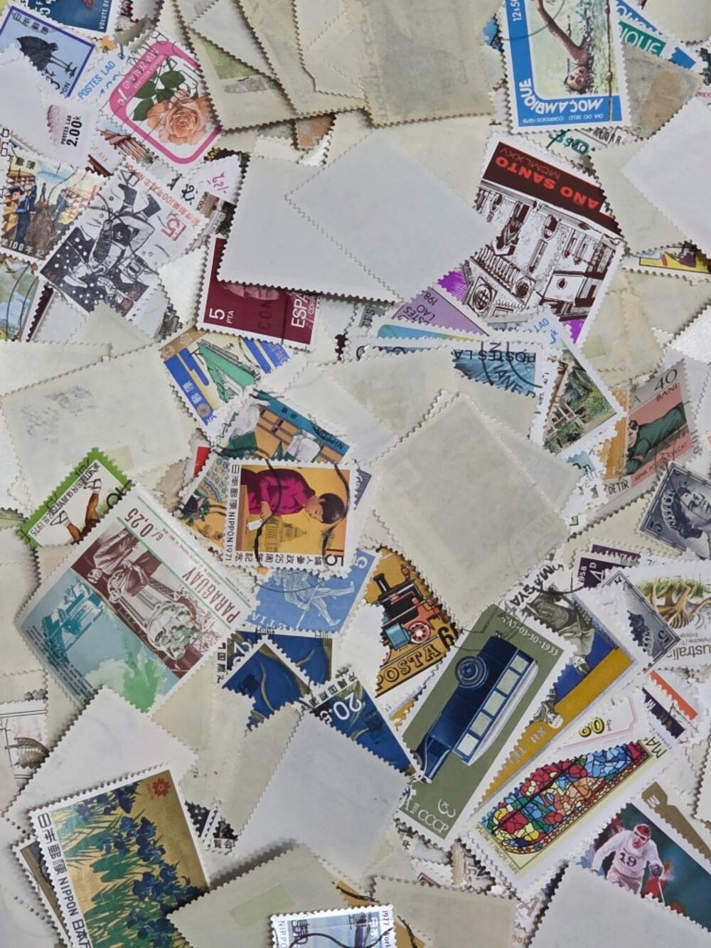 1x Mystery Bag Lot of 2oz Worldwide Stamps